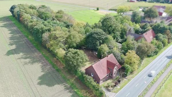 Immobilie in Petershagen - Großzügiges Wohnhaus mit viel Potenzial und großem Grundstück - Bild 1