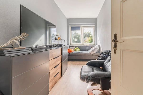 Immobilie in Flensburg - 6,2 % Rendite inkl. Mietzuschuss / Vermietete 4-Zimmer-Wohnung mit Einbauküche in Flensburg-Mürwik - Bild 3