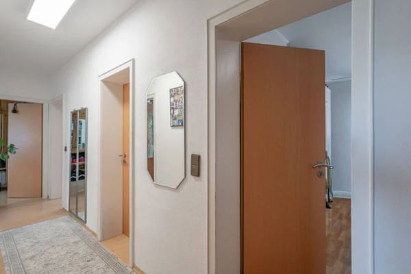 Immobilie in Aldenhoven - Kapitalanlage mit Entwicklungspotenzial - Vermietete 4-Zimmer-Wohnung auf 72m² Wohnfläche - Bild 1