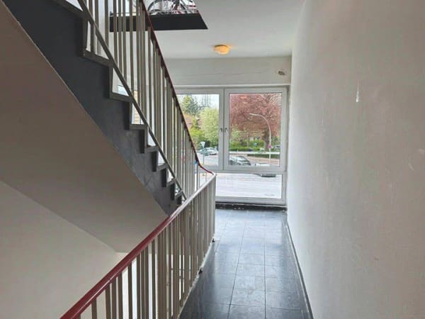 Immobilie in Hamburg - Wohnungspaket mit sieben Wohnungen und kleiner Gewerbeeinheit - eine Wohnung frei - Bild 1