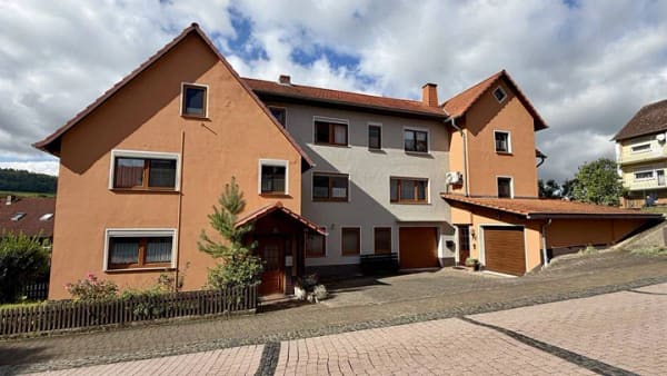 Immobilie in Körle - Gepflegtes Zweifamilienhaus in zentraler Lage von Körle zu verkaufen. Keine Käuferprovision! - Bild 0