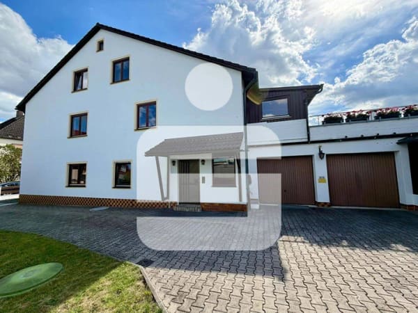 Immobilie in Sulzbach-Rosenberg - Eigenheim und Vermietung perfekt kombiniert! Doppelhaushälfte in Sulzbach-Rosenberg - Bild 0