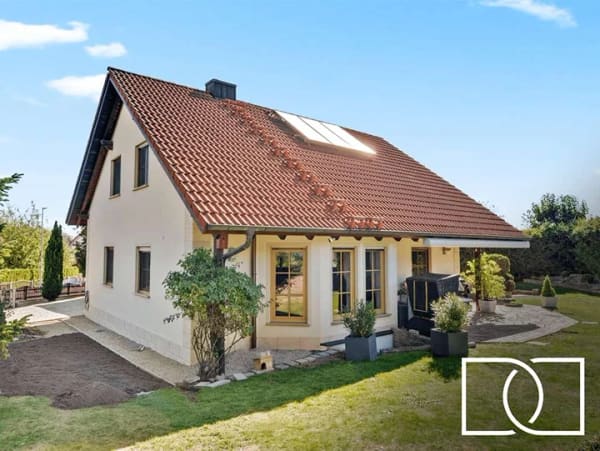 Immobilie in Schlüsselfeld - Traumhafte Feldrandlage! Modernisiertes Einfamilienhaus mit Pelletheizung und gepflegtem Garten - Bild 0
