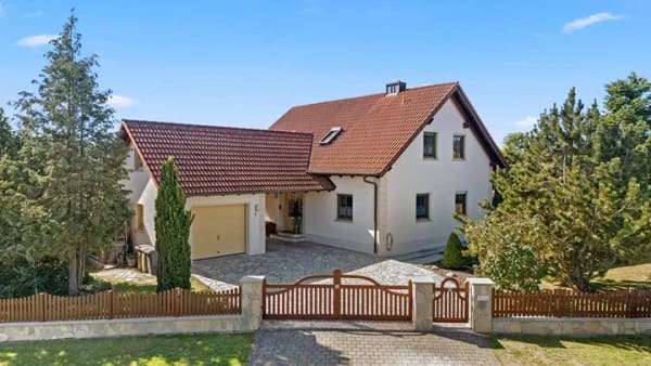 Immobilie in Schlüsselfeld - Traumhafte Feldrandlage! Modernisiertes Einfamilienhaus mit Pelletheizung und gepflegtem Garten - Bild 3