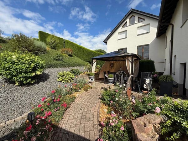 Immobilie in Dermbach - Hochwertiges Wohnhaus in schöner Lage von Gehaus  - Bild 2