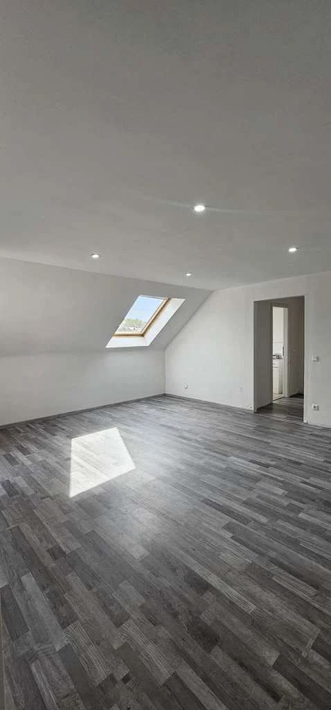 Immobilie in Nußloch - Wohnen mit Weitblick und Wohlfühlfaktor moderne Dachgeschosswohnung mit Balkon und Garage in Nußloch - Bild 0