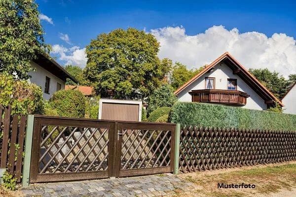 Immobilie in Neetzka - Freistehendes Einfamilienhaus, Wohn-/Abstellgebäude und Garage - Bild 0