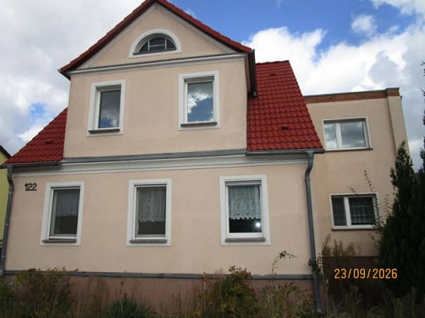 Immobilie in Eisenhüttenstadt - Großzügiger Garten wartet auf Neugestaltung mit ZFH zum Wohnen und Vermietung oder Mehrgenerationenhaus - Bild 0