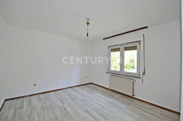 Immobilie in Leun - Fachwerkhaus mit Scheune, Garage & Garten - Potenzial auf großem Grundstück - Bild 2
