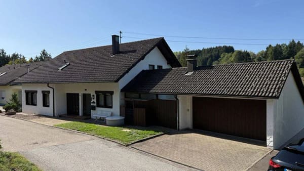 Immobilie in Dornstetten - Viel Platz. Viel Grün. Viel Lebensqualität. – Großzügiges Einfamilienhaus in ruhiger Lage - Bild 1