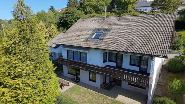 Immobilie in Dornstetten - Viel Platz. Viel Grün. Viel Lebensqualität. – Großzügiges Einfamilienhaus in ruhiger Lage - Bild 2