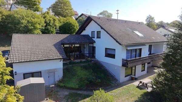 Immobilie in Dornstetten - Viel Platz. Viel Grün. Viel Lebensqualität. – Großzügiges Einfamilienhaus in ruhiger Lage - Bild 3