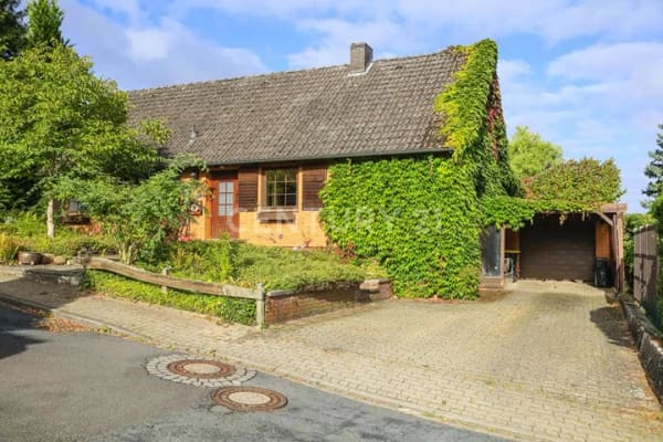 Immobilie in Diekholzen - C21 Immovision: Erbpacht, Grundstück käuflich - EFH mit Wintergarten, Sauna und Traumgarten! - Bild 1