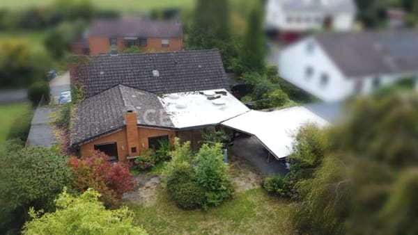 Immobilie in Diekholzen - C21 Immovision: Erbpacht, Grundstück käuflich - EFH mit Wintergarten, Sauna und Traumgarten! - Bild 2