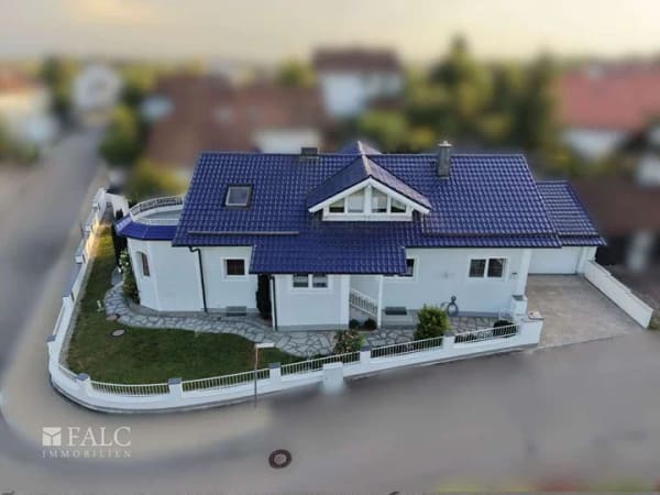 Immobilie in Bodenkirchen - Exklusiver Wohntraum: High-End-Ausstattung, private Dachterrasse & stilvoll angelegte Gartenoase - Bild 2