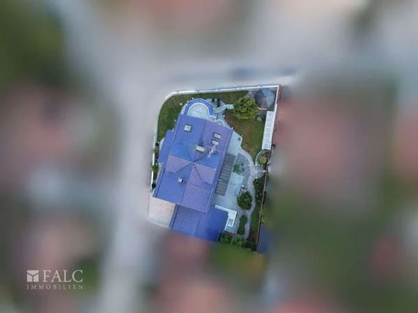 Immobilie in Bodenkirchen - Exklusiver Wohntraum: High-End-Ausstattung, private Dachterrasse & stilvoll angelegte Gartenoase - Bild 3