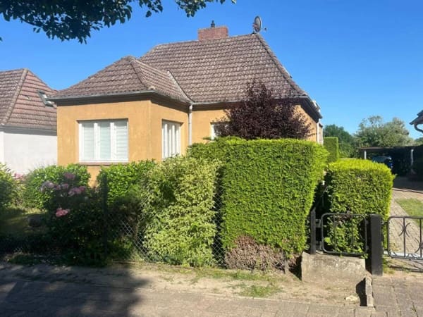 Immobilie in Teterow - Am Stadtrand: Markantes Sanierungsobjekt unweit des Teterower Sees.... - Bild 2