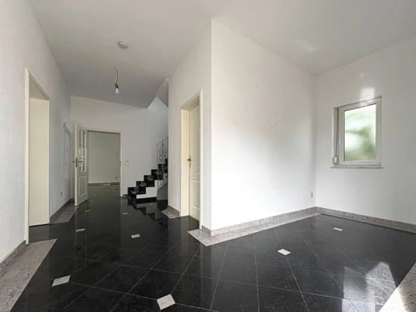 Immobilie in Nersingen - vielseitiges Einfamilienhaus mit 257 m²  Wohnfläche - Bild 2