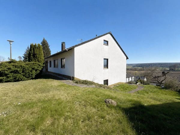 Immobilie in Ammerndorf - Platz für die ganze Familie - Großzügiges Zweifamilienhaus mit Fernblick in ruhiger Lage von Ammerndorf - Bild 1