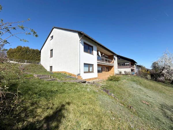 Immobilie in Ammerndorf - Platz für die ganze Familie - Großzügiges Zweifamilienhaus mit Fernblick in ruhiger Lage von Ammerndorf - Bild 2