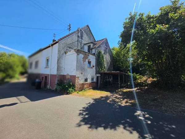 Immobilie in Altenkirchen - Wohnhaus am Feldrand mit 1490 m² Grundstück – ideal zur Renovierung  - Bild 1