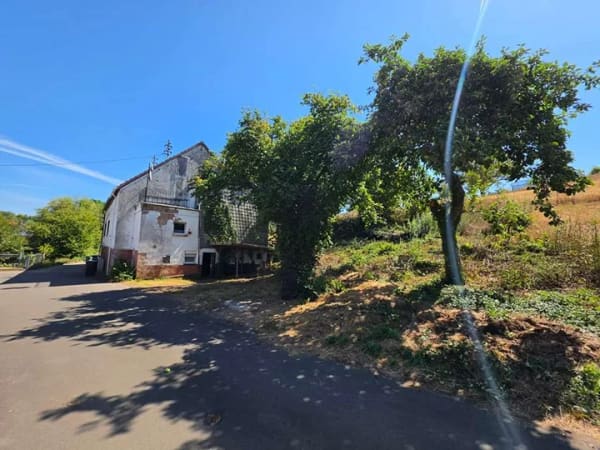 Immobilie in Altenkirchen - Wohnhaus am Feldrand mit 1490 m² Grundstück – ideal zur Renovierung  - Bild 2