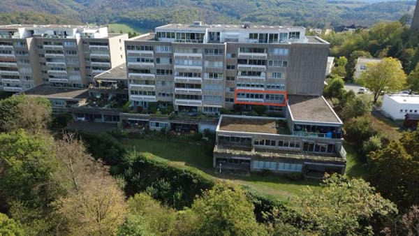Immobilie in Lahnstein - Großzügige 2-Zimmer- Wohnung mit Loggia, Aufzug, Schwimmbad und Sauna in Lahnstein auf der Höhe - Bild 2