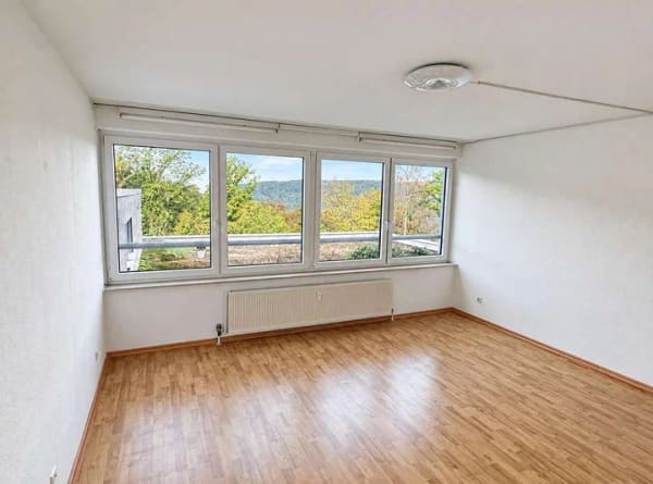 Immobilie in Lahnstein - Großzügige 2-Zimmer- Wohnung mit Loggia, Aufzug, Schwimmbad und Sauna in Lahnstein auf der Höhe - Bild 3