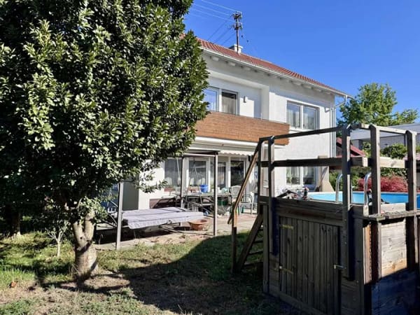 Immobilie in Illertissen - Dach 2019 neu gedeckt und gedämmt: Einfamilienhaus in Illertissen zum Modernisieren, mit Garten - Bild 4