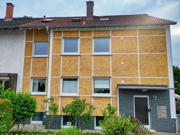 Immobilie in Schwalbach - Vielseitiges Dreifamilienhaus als Kapitalanlage oder Mehrgenerationenhaus in zentraler Lage - Bild 1