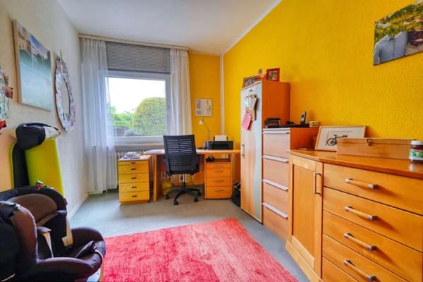 Immobilie in Schwalbach - Vielseitiges Dreifamilienhaus als Kapitalanlage oder Mehrgenerationenhaus in zentraler Lage - Bild 4