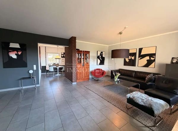 Immobilie in Henstedt-Ulzburg - Einfamilienhaus mit Einliegerwohnung auf sonnigem Grundstück - Bild 2