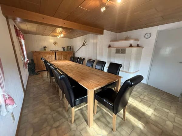 Immobilie in Sigmaringen - Wohnen mit Wohlfühlfaktor in Oberschmeien – Kachelofen und Felsidylle im Garten

 - Bild 1
