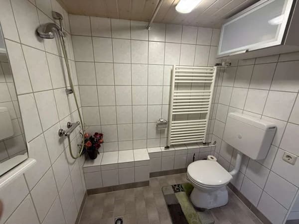 Immobilie in Sigmaringen - Wohnen mit Wohlfühlfaktor in Oberschmeien – Kachelofen und Felsidylle im Garten

 - Bild 3