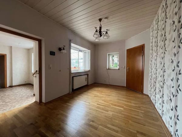 Immobilie in Baesweiler - Bezugsfreies Einfamilienhaus mit zwei Garagen Nähe Stadtzentrum - Bild 3