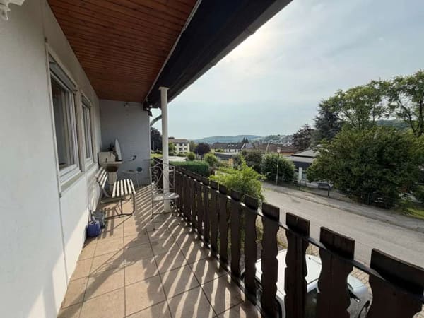 Immobilie in Neuenrade - Einfamilienhaus mit Apartment im Souterrain in bester Wohnlage von Neuenrade - Bild 1