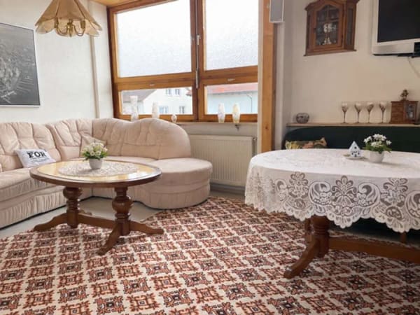 Immobilie in Gschwend - Mehrfamilienhaus mit drei nicht abgeschlossenen Wohnungen in ruhiger Lage von Gschwend ! - Bild 1