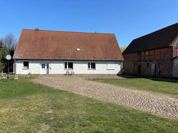 Immobilie in Galenbeck - Ländliches Anwesen  – großzügiges Bauernhaus mit viel Platz und guten Voraussetzungen für Pfer - Bild 0