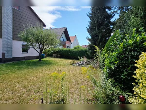 Immobilie in Germering - Geräumiges  Reiheneckhaus auf ruhigem Grundstück mit großem Entwicklungspotenzial - Bild 2