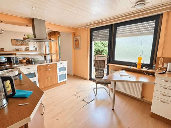 Immobilie in Neulingen - Großzügiges Zweifamilienhaus mit zwei Wohnungen, Garagen und großem Grundstück - Bild 4