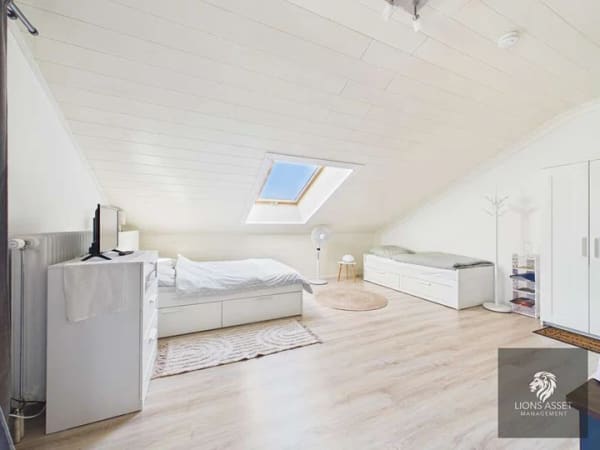Immobilie in Bad Endorf - Über den Dächern von Bad Endorf: Bezugsfreie DG-Wohnung mit Balkon, Panoramablick, EBK & TG - Bild 2