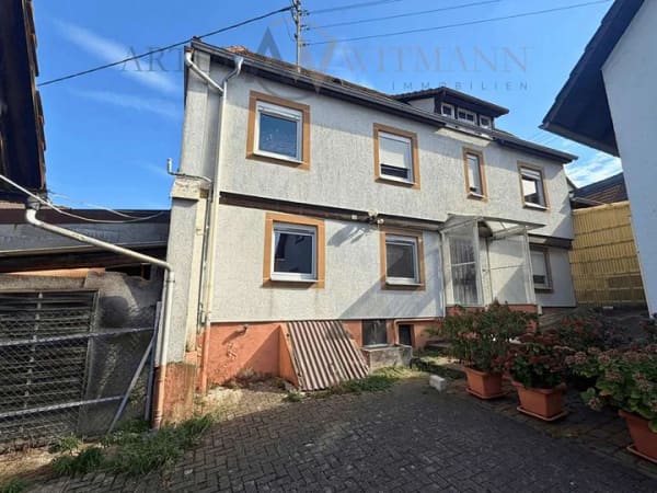 Immobilie in Friesenheim - Kompaktes Wohnhaus mit ca. 70 m² Wohnfläche und Nebengebäude - Bild 0