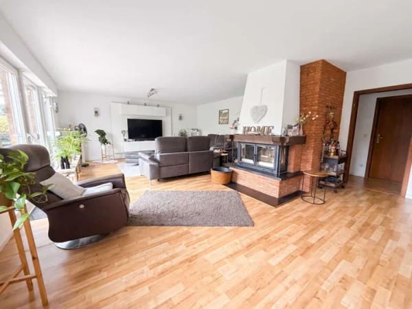 Immobilie in Neunkirchen-Seelscheid - Modernisiertes Einfamilienhaus mit Waldblick und Doppelgarage! - Bild 2