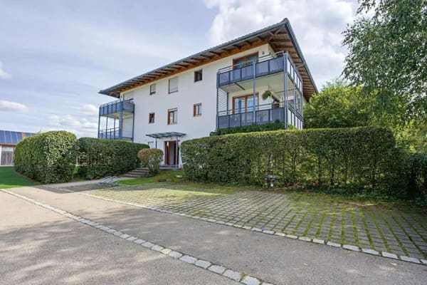 Immobilie in Jettingen-Scheppach - Wohnen im Grünen – gepflegte 3-Zimmer-Wohnung mit großzügigem umlaufendem Balkon - Bild 2