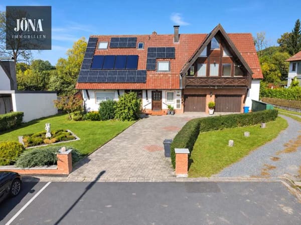Immobilie in Stadtsteinach - Einziehen - wohlfühlen!
Großzügiges Zweifamilienhaus mit Pool und großem Garten - Bild 1