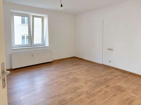 Immobilie in Immenstadt im Allgäu - Altbau-Charme mit Platz für Ihre Ideen – renovierte 5-Zimmer-Wohnung mit Garage in Immenstadt - Bild 1