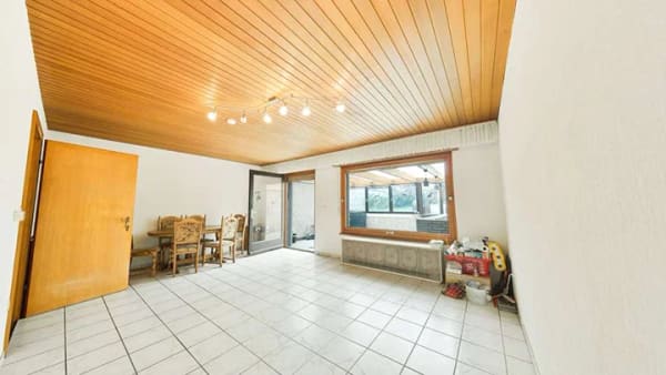 Immobilie in Jüchen - Familienfreundliches Reihenmittelhaus in Spielstraße-Sackgassenlage mit Garten und viel Potenzial - Bild 2