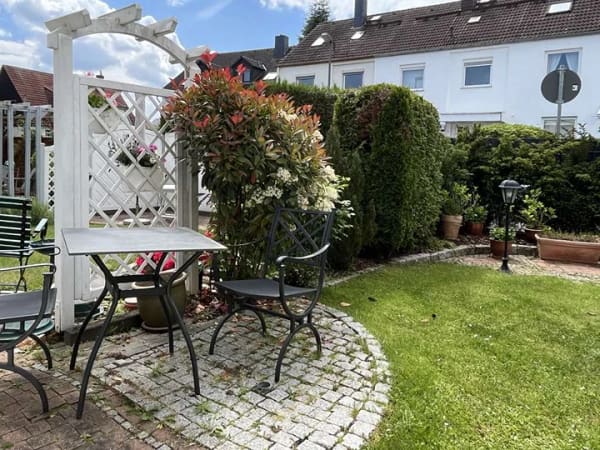Immobilie in Steinbach - Charmantes Reihenmitteilhaus in familienfreundlicher Wohnlage von Steinbach | Garage - Bild 0