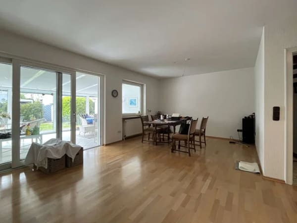 Immobilie in Steinbach - Charmantes Reihenmitteilhaus in familienfreundlicher Wohnlage von Steinbach | Garage - Bild 1