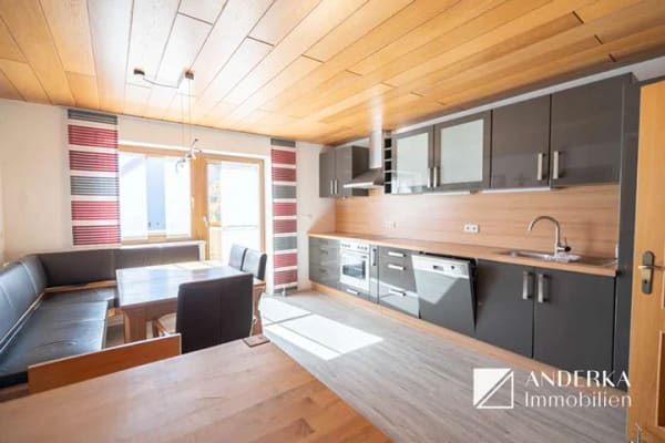 Immobilie in Bibertal - Großzügige 4-Zimmer-Dachgeschosswohnung mit ca. 117 m², Balkon & eigener PV-Anlage - Bild 2